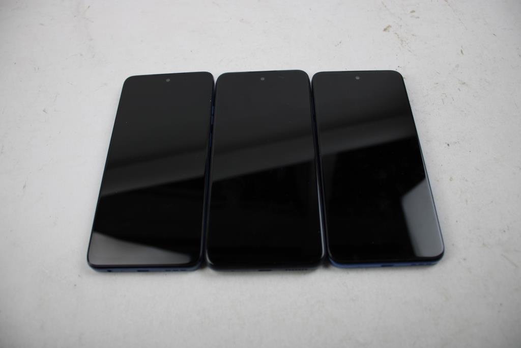 Motorola Cell Phone Lot, 3 Pieces, Sold For Parts