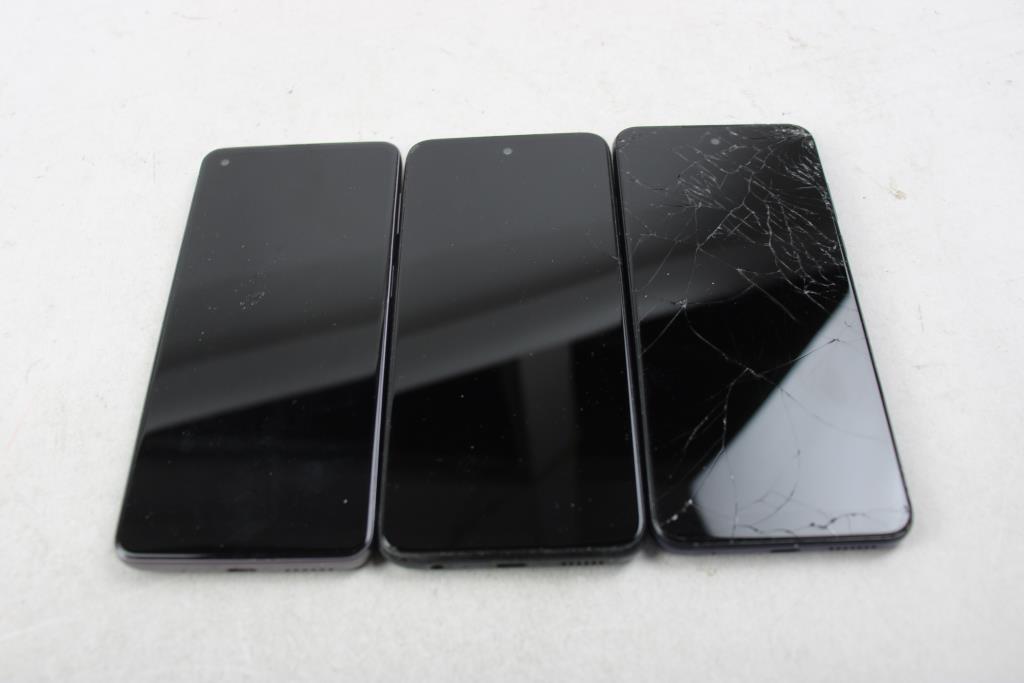 Motorola Cell Phone Lot, 3 Pieces, Sold For Parts
