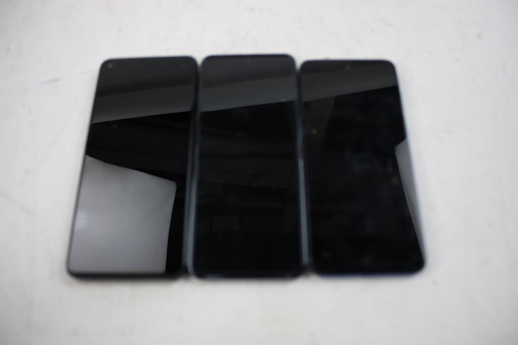 Motorola Cell Phone Lot, 3 Pieces, Sold For Parts