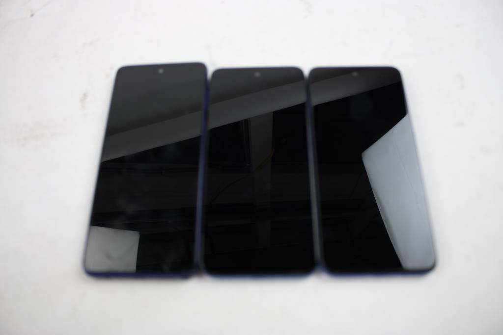 Motorola Cell Phone Lot, 3 Pieces, Sold For Parts