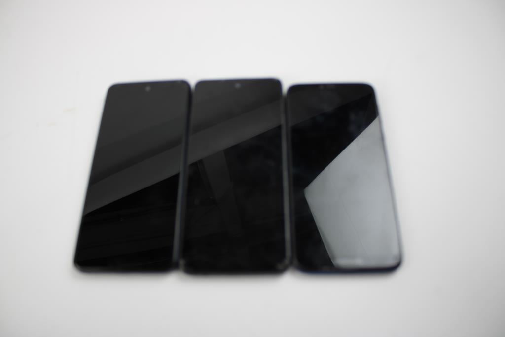 Motorola Cell Phone Lot, 3 Pieces, Sold For Parts