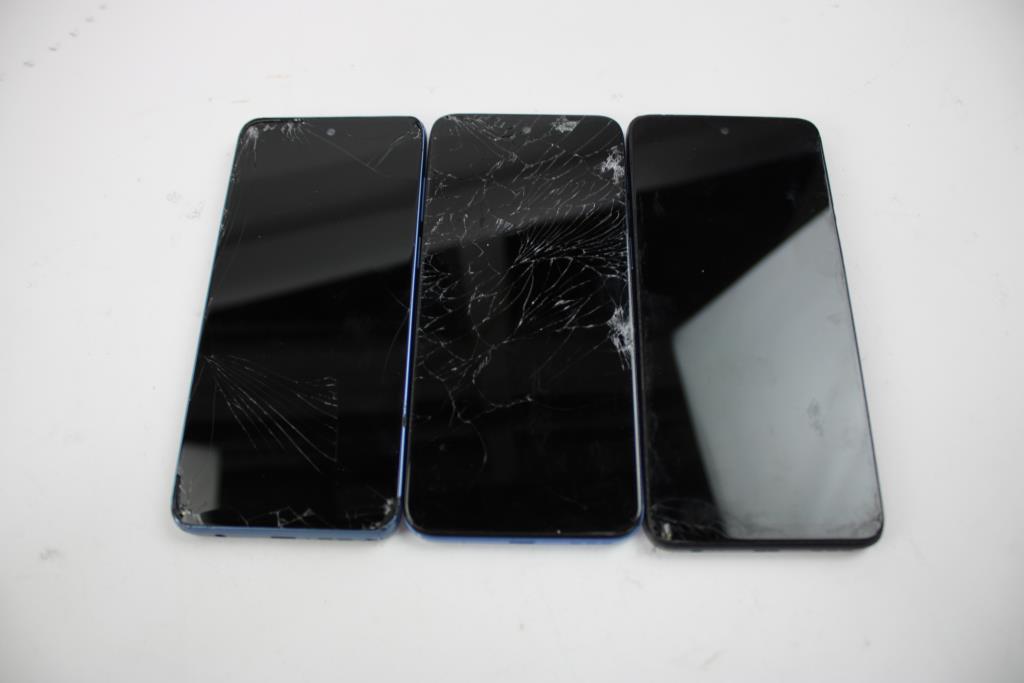 Motorola Cell Phone Lot, 3 Pieces, Sold For Parts