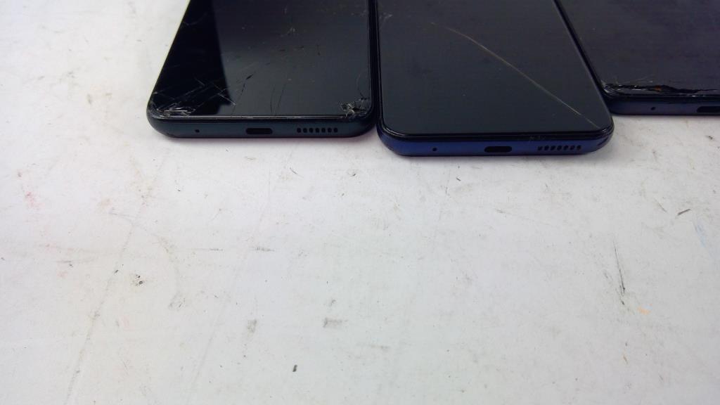 Motorola Cell Phone Lot, 4 Pieces, Sold For Parts Property Room