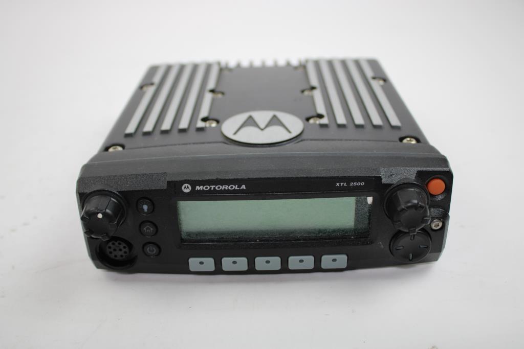 Motorola XTL 2500 Car Stereo With Head Unit