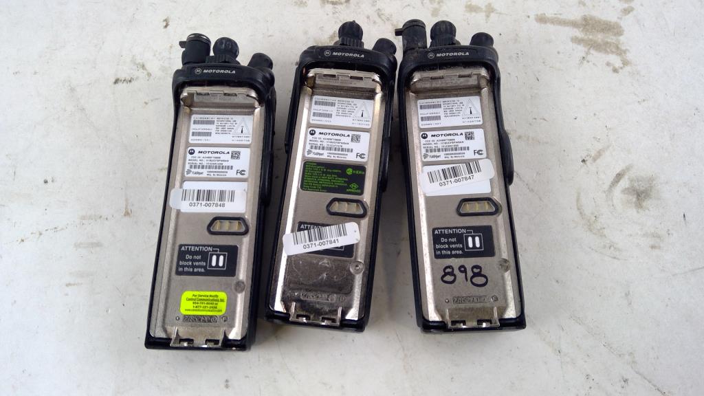 Xts 5000 R Motorola XTS5000R Two Way Radio 3 Pieces | Property Room