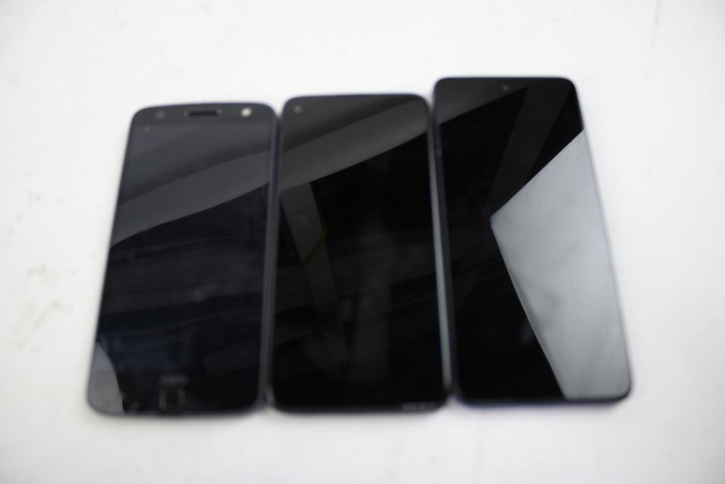 Motorolo Cell Phone Lot, 3 Pieces, Sold For Parts
