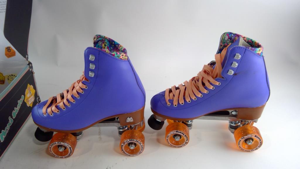 Moxi Womans Skates, Size 7 Property Room
