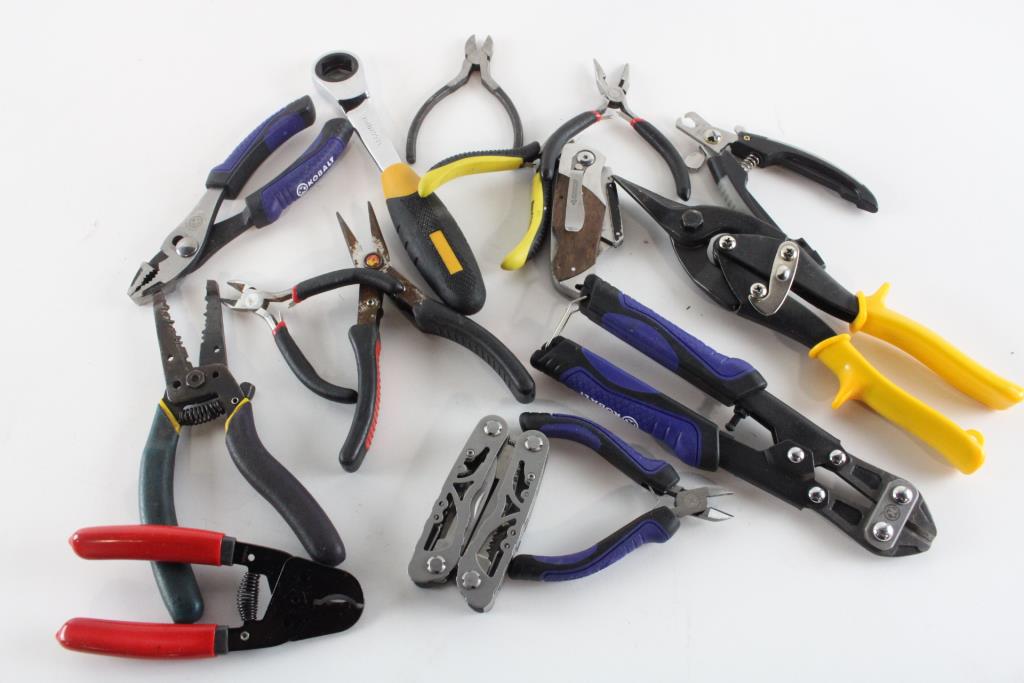 Multiple Hand Tools Multi-Tool & Other Assorted Hand Tools, 10+ Pieces | Property Room