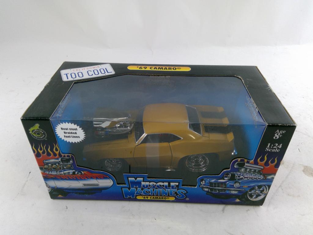 Muscle Machines '69 Camero Model Car