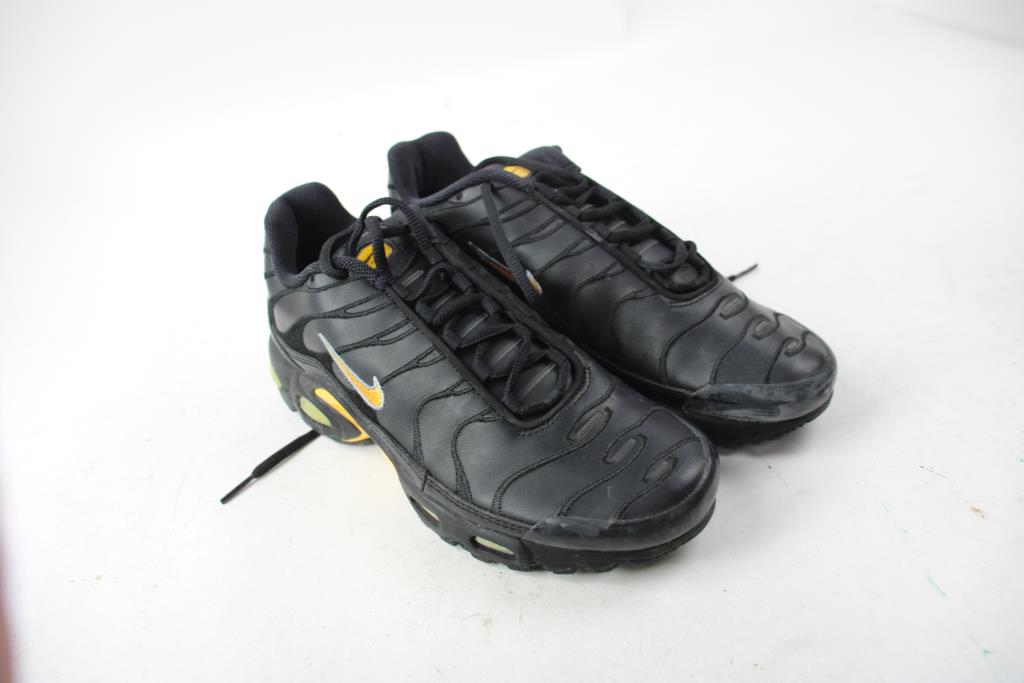 Nike Air Size 7 Sneakers, Black/Orange