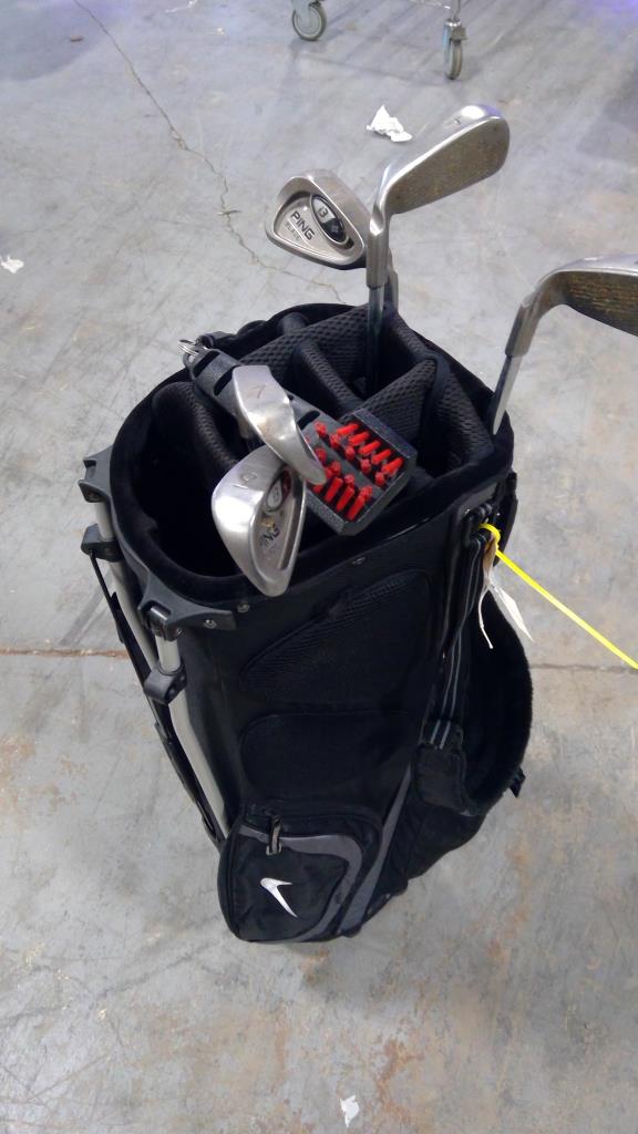 Nike Bag With Clubs, 5 Pieces