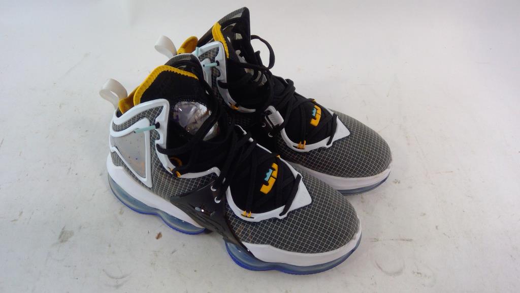 mens lebron shoes size 11