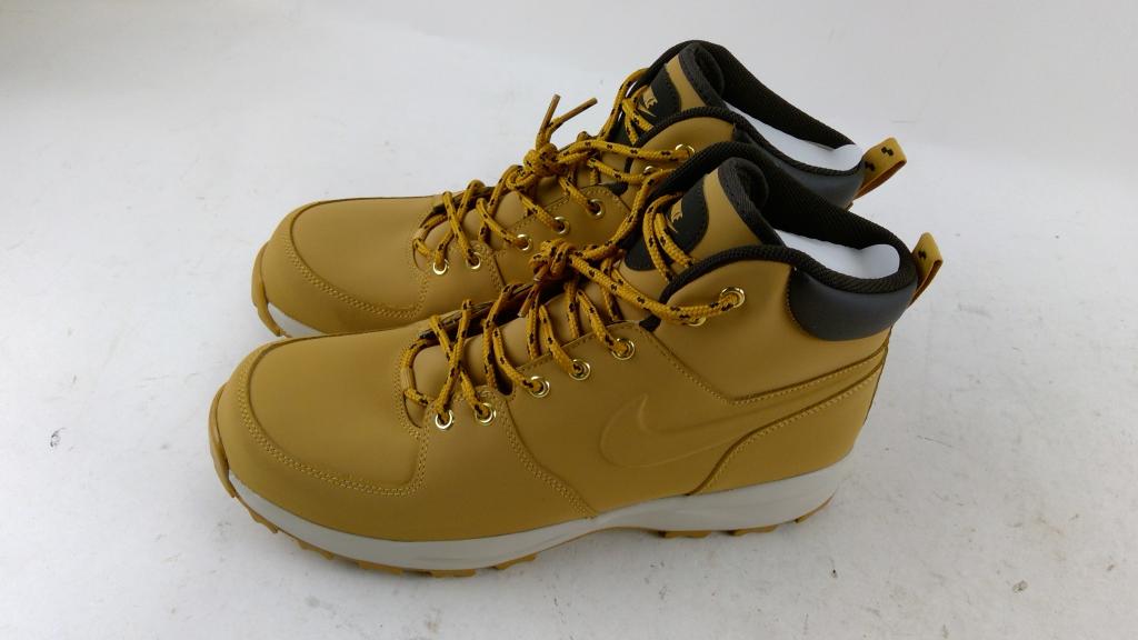 Nike Manoa Boots Size 13