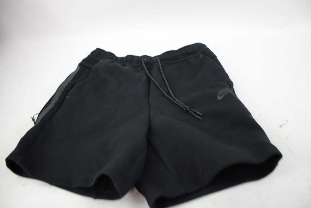 Nike Men's Standard Fit Above Knee Length Shorts