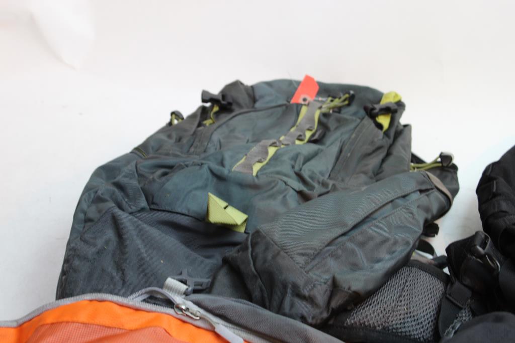 nike, rei, busta, aaa zaini 4 pezzi magazzino nike, rei, busta, aaa zaini 4 pezzi magazzino