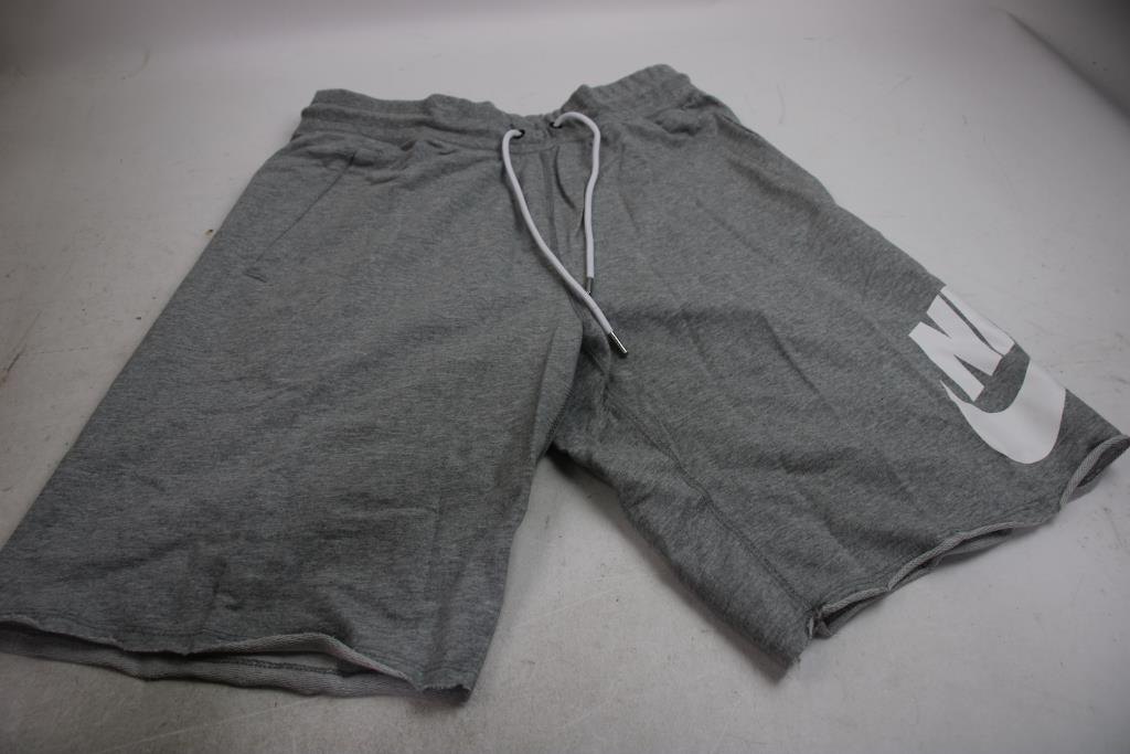 Nike Short Kneelenth, Size M, 2 Pieces