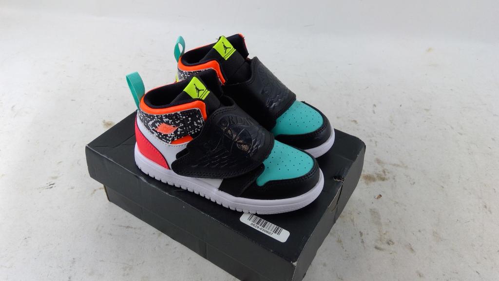 Nike Sky Jordan Kids Shoes Size 9C