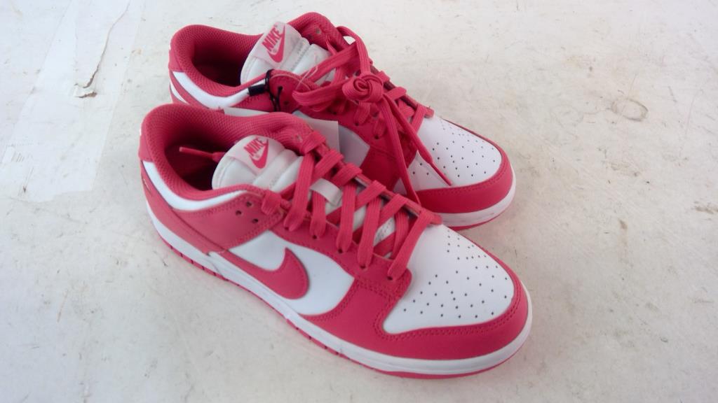 Nike Womens Dunk Low Size 7