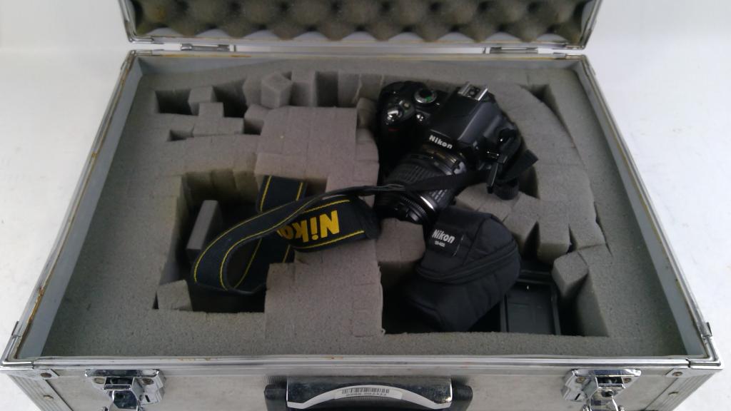 Nikon D40 SLR Camera