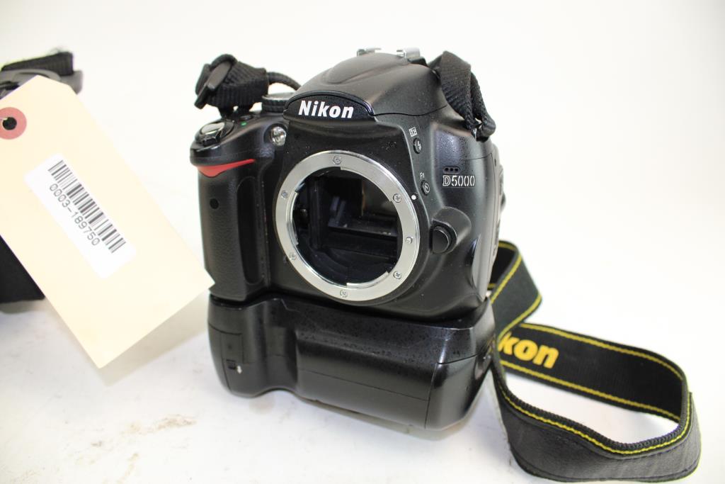 Nikon D5000 Digital SLR Camera Property Room
