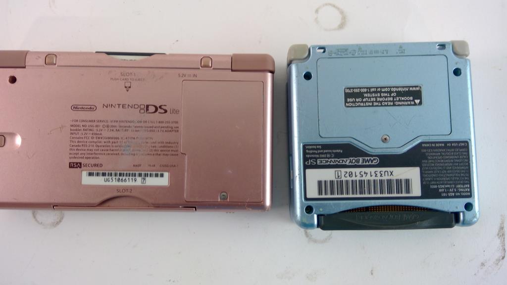Nintendo DS Lite And Gameboy Advanced SP, 2 Pieces Property Room