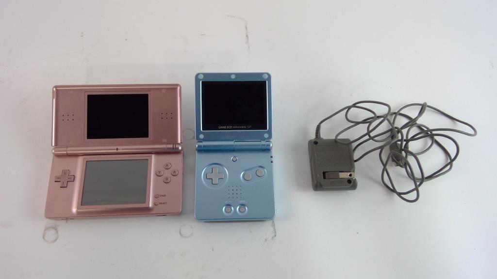 Nintendo DS Lite And Gameboy Advanced SP, 2 Pieces Property Room