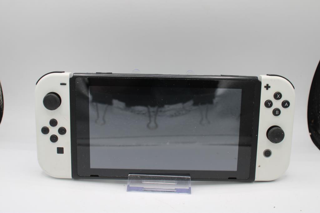 Nintendo Switch (Damaged Screen)