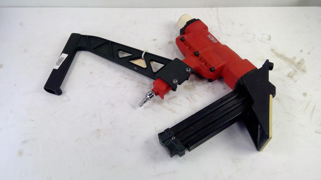 Norge Tool 15-1/2 Gauge Flooring Nailer