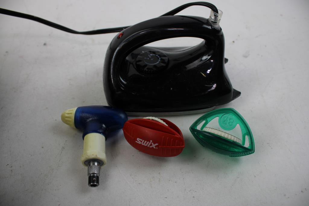 North Fored By Swix Waxing Iron With Accessories