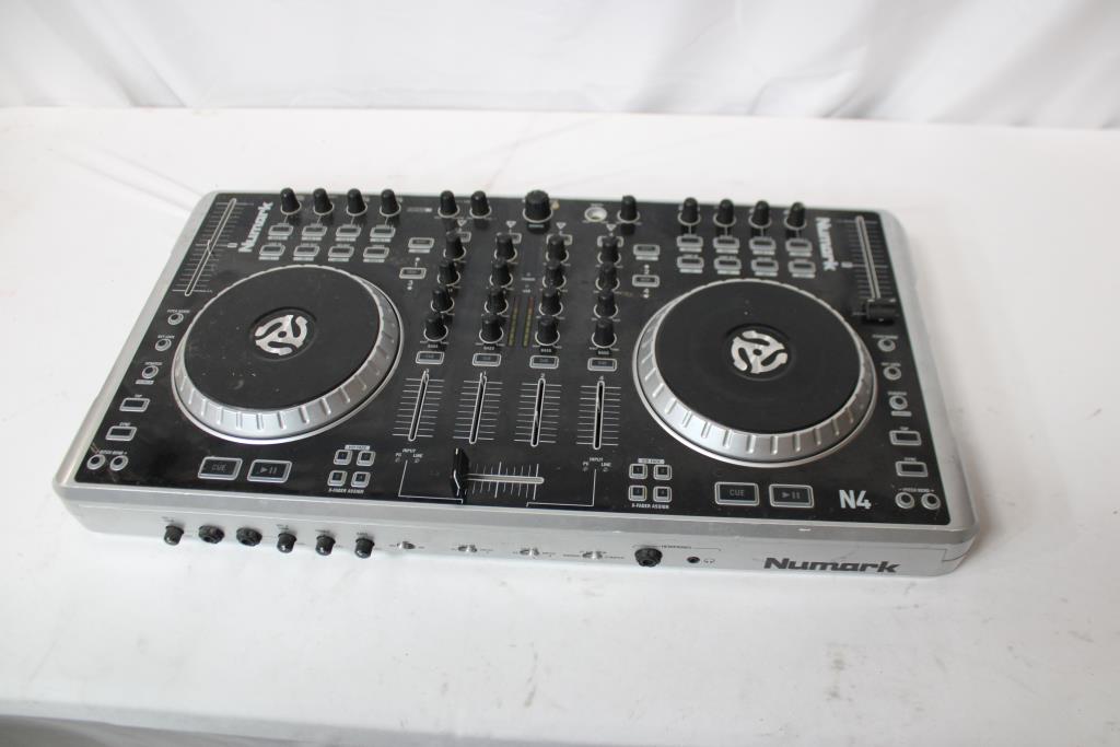 Numark N4 Digital DJ Controller/Mixer