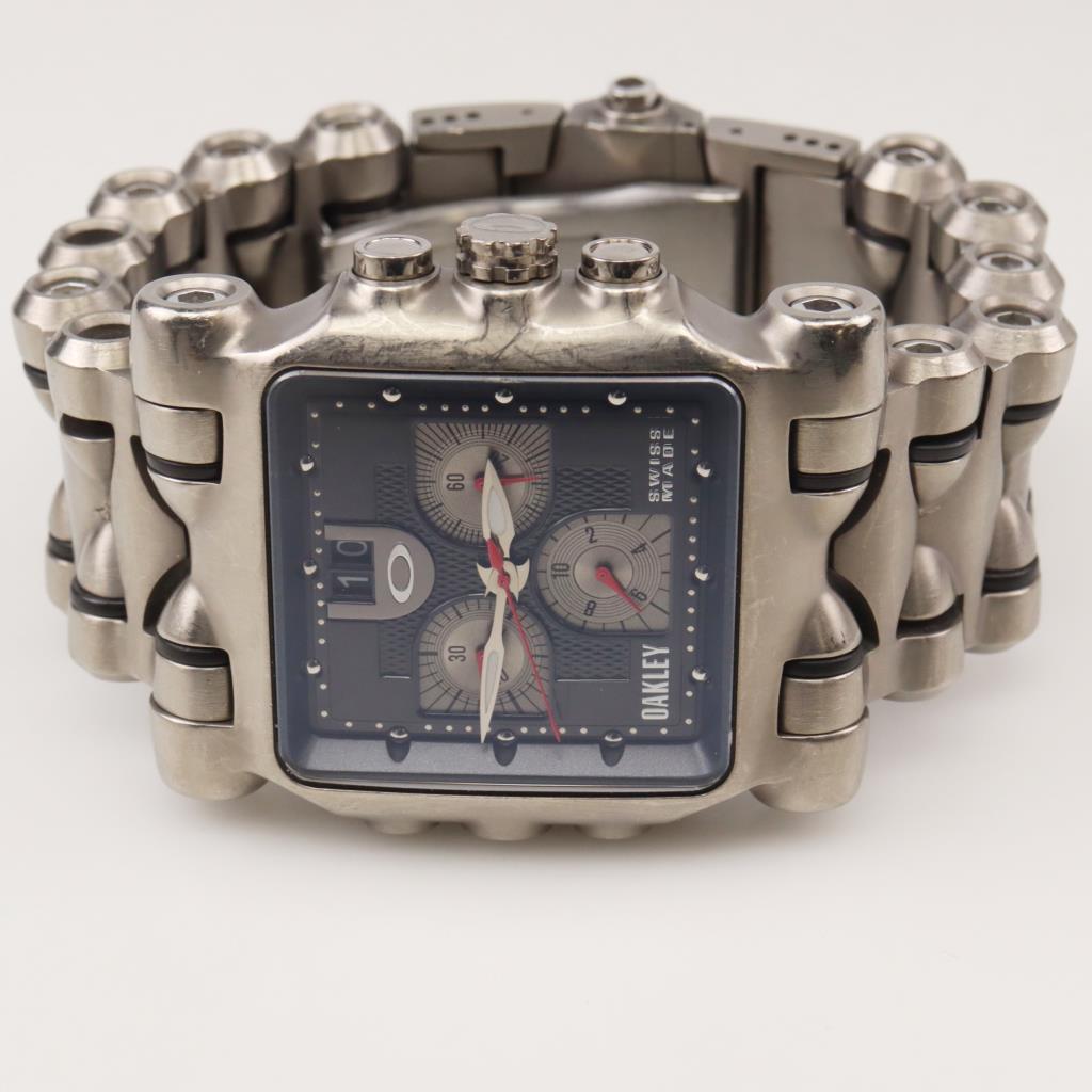 Oakley Minute Machine Watch | Property Room Oakley Minute Machine Watch | Property Room