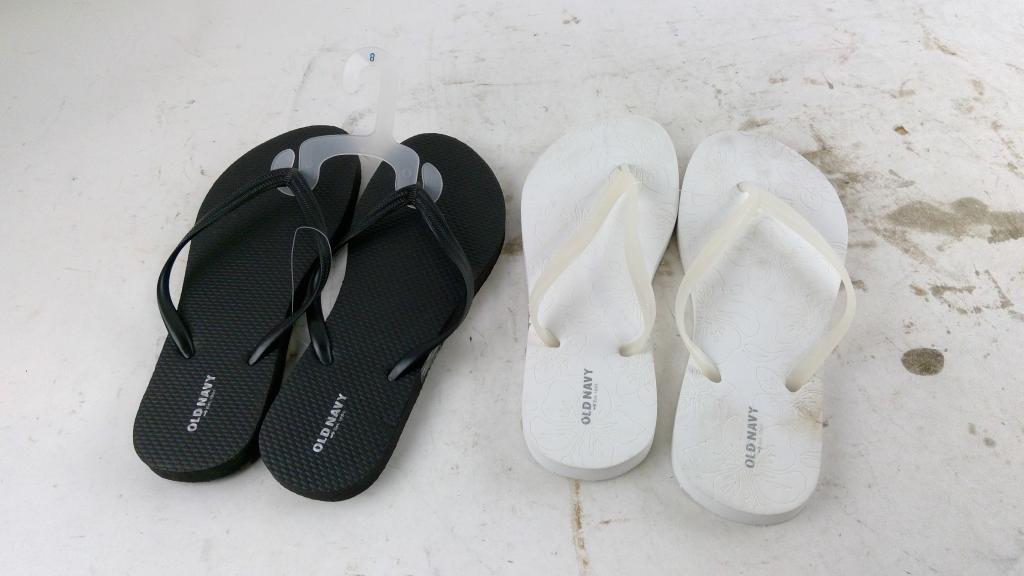 Old Navy Flip Flops Size 8 2 Pieces