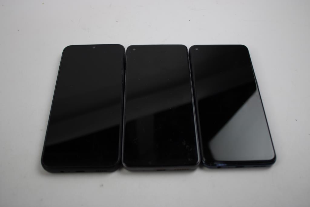 OnePlus, Motorola, Samsung Cell Phone Lot, 3 Pieces, Sold For Parts