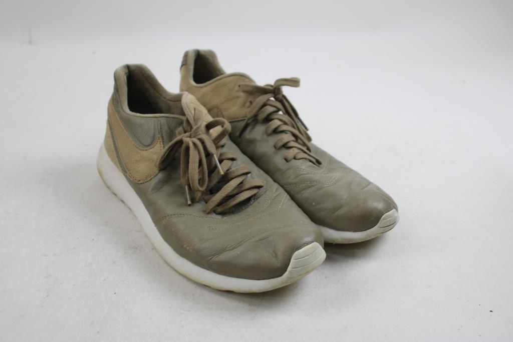 Onn Powerbank, Bag With Cap, And Nike Roshe Tiempo Men's 10.5 Shoes, 3 Pieces