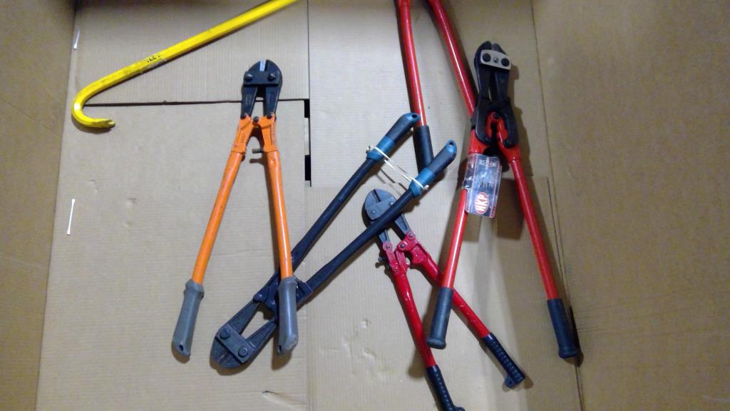 Pallet Of Bolt Cutters And A Crowbar, 6 Pieces | Property Room