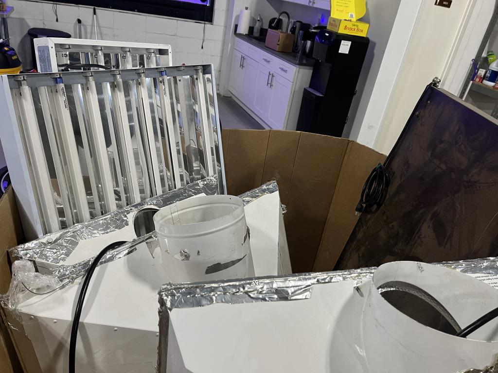 Pallet Of Grow Lights And More 5+ Pieces