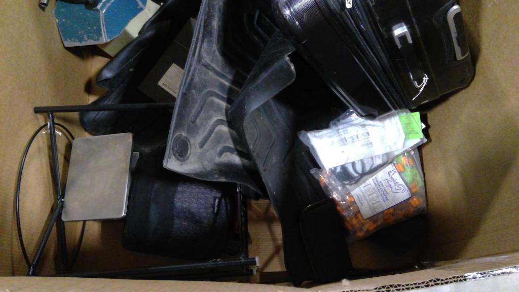 Pallet Of Suitcase And More 10+ Pieces