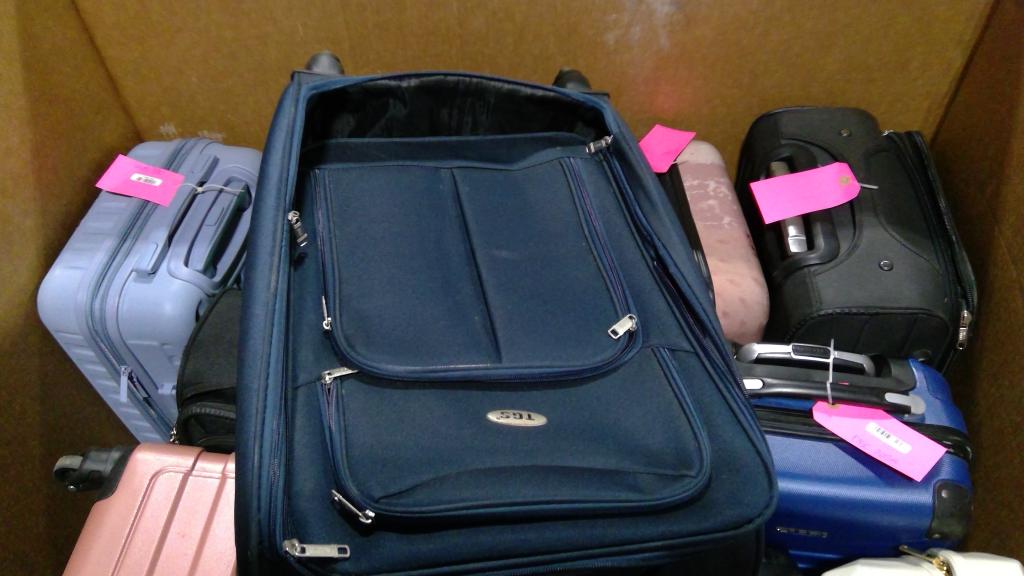 Pallet Of Suitcases 10+ Pieces