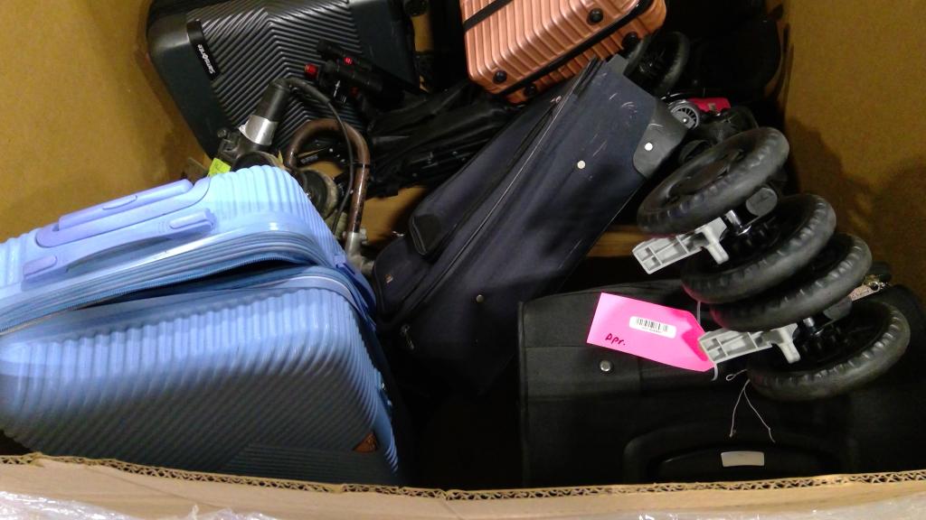 Pallet Of Suitcases 5+ Pieces