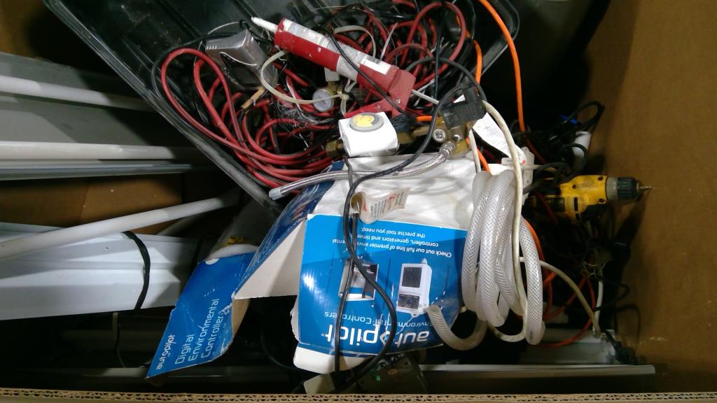 Pallet With Overheat Lights And More, 5+ Pieces Property Room