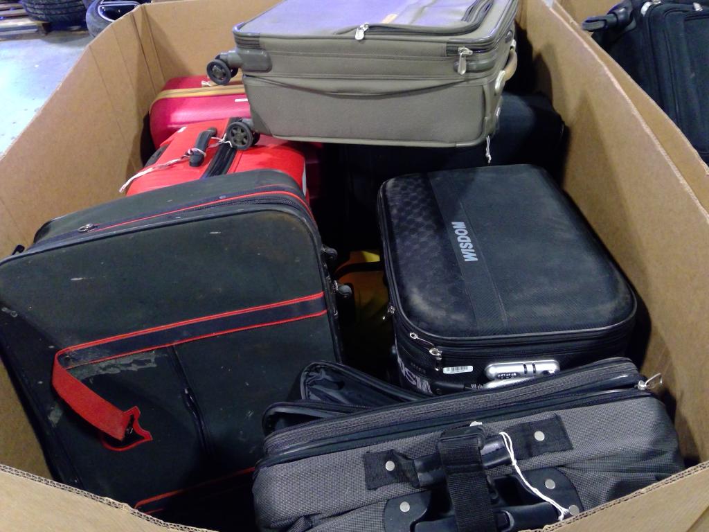 Pallet With Suitcases And More, 5+ Pieces