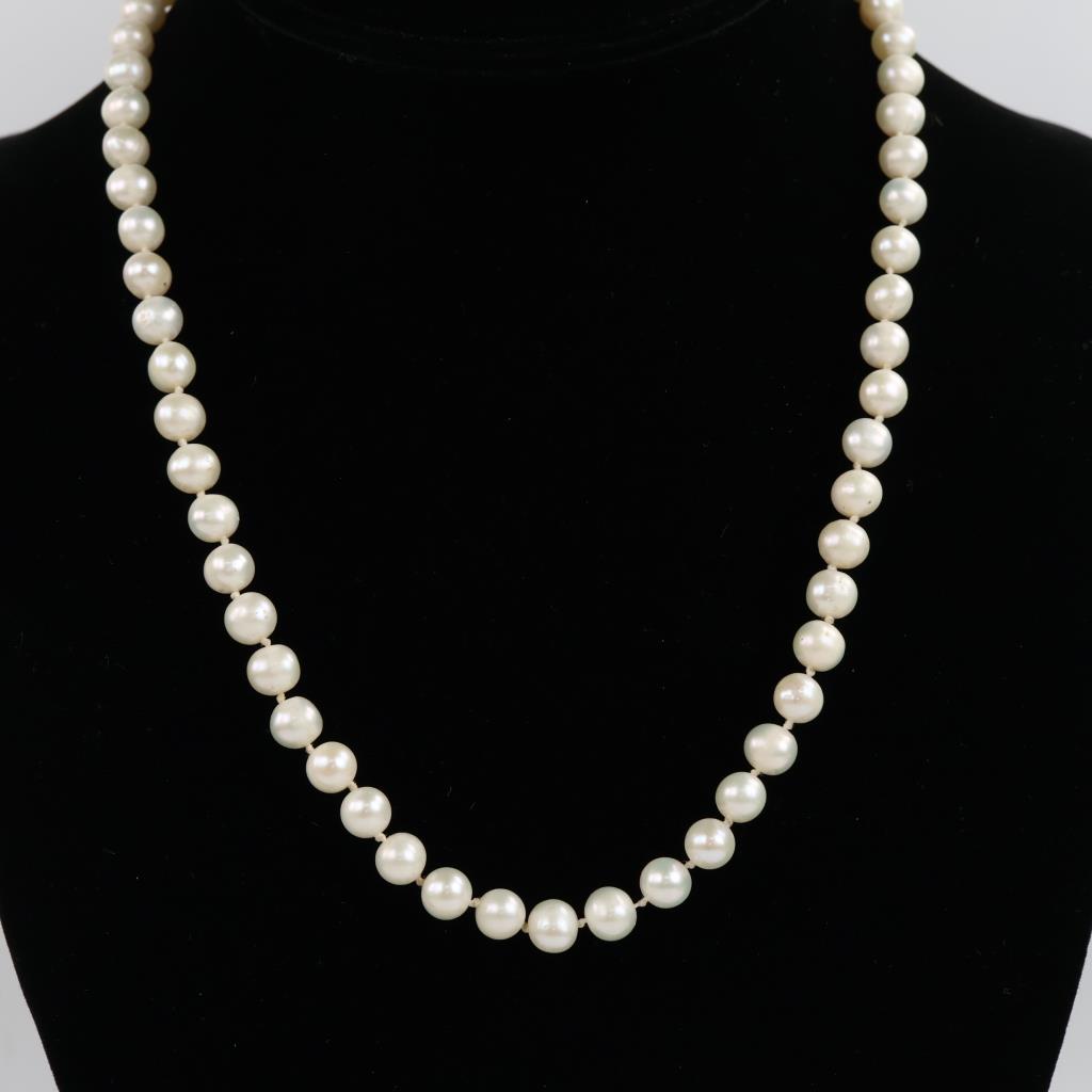 Pearl Necklace 14kt Gold Clasp