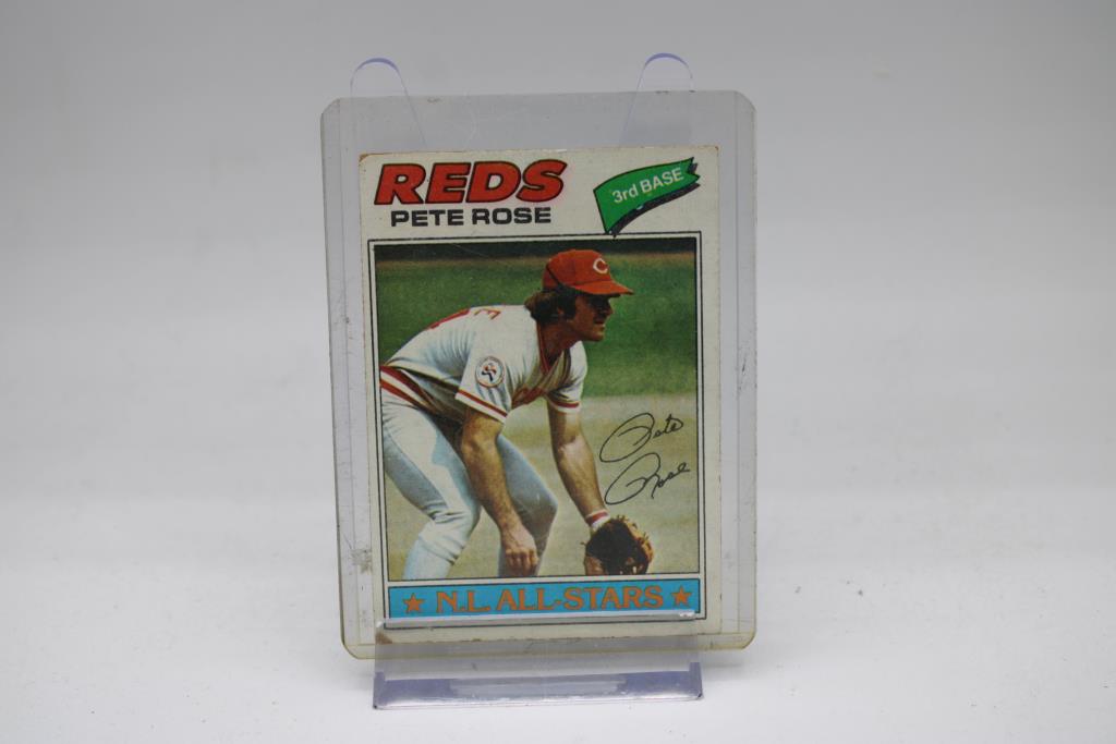 Pete Rose 3rd Base 1977 Topps Card In Plastic