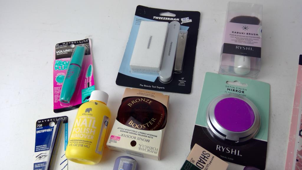 Physicians Formula, Maybelline, And More Makeup Bulk Lot, 13 Pieces