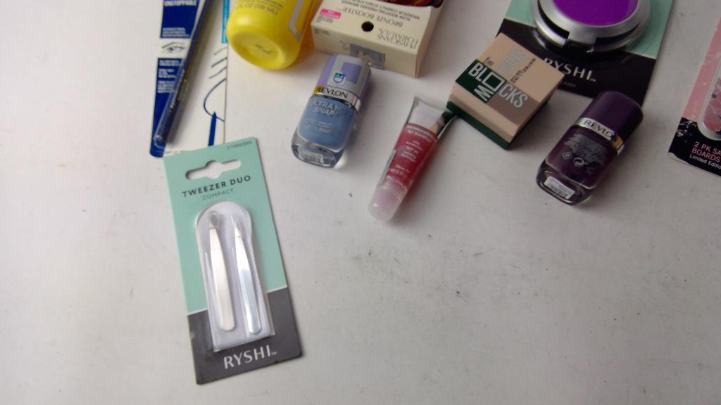 Physicians Formula, Maybelline, And More Makeup Bulk Lot, 13 Pieces