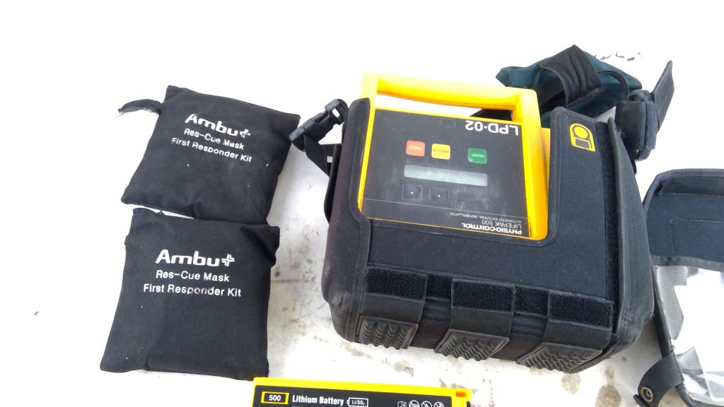 Physio-Control Lifepak 500 AED W/ Batteries