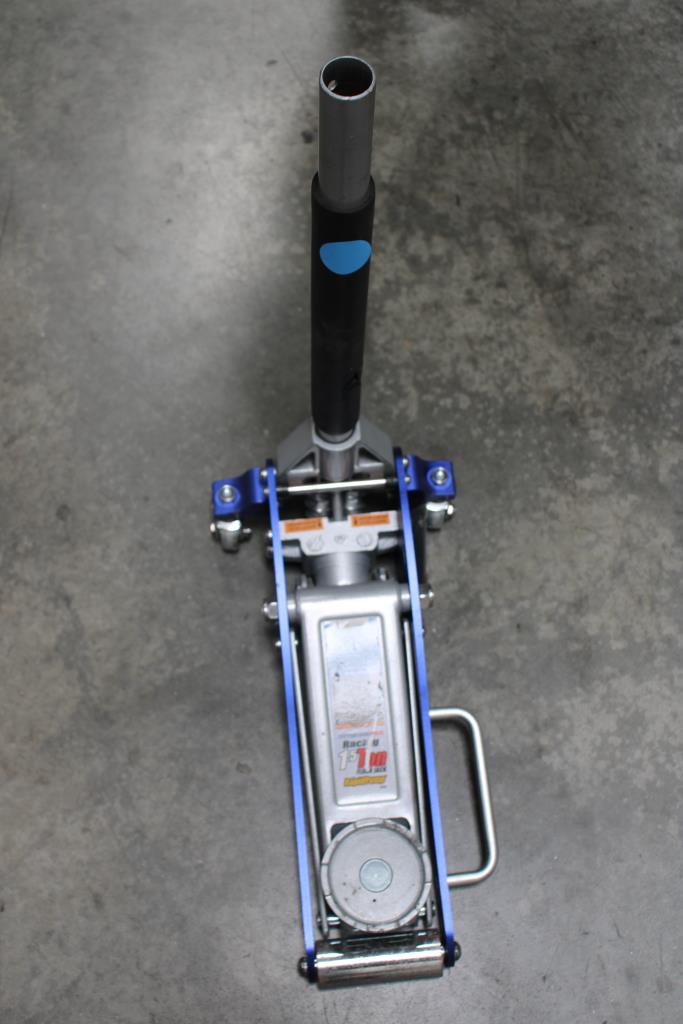 Pittsburgh 1.5 Ton Floor Jack Property Room