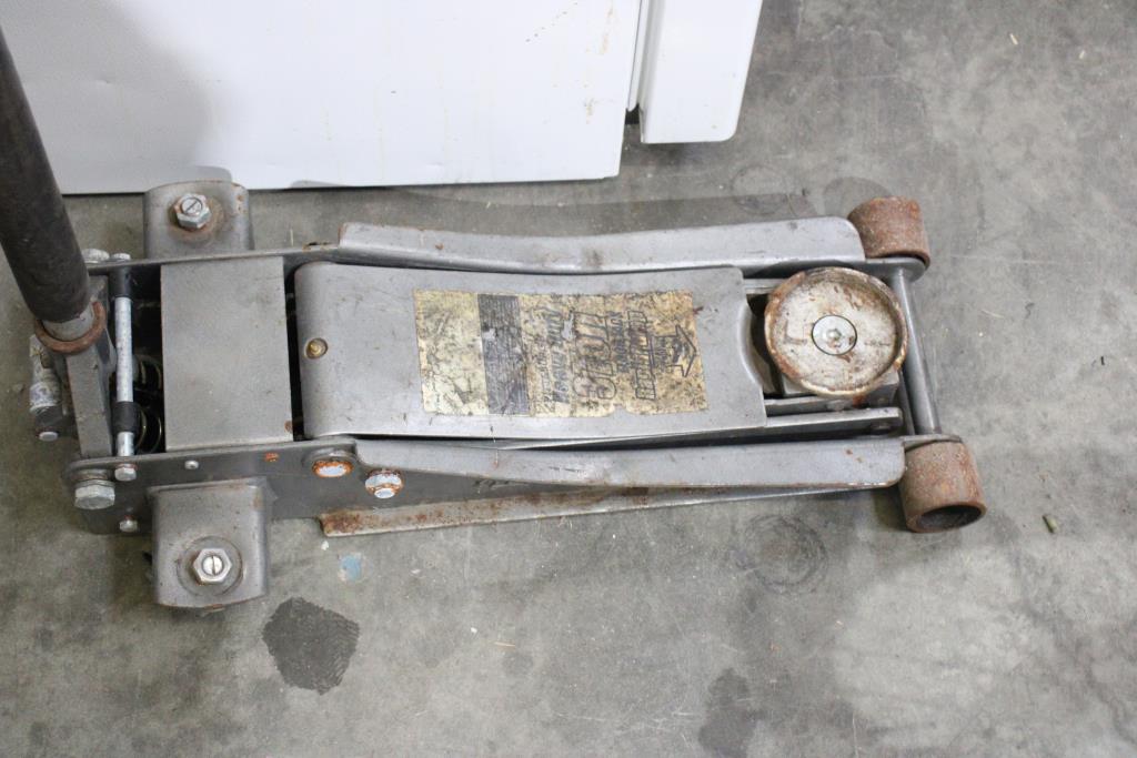 Pittsburgh Floor Jack 3 Ton Property Room