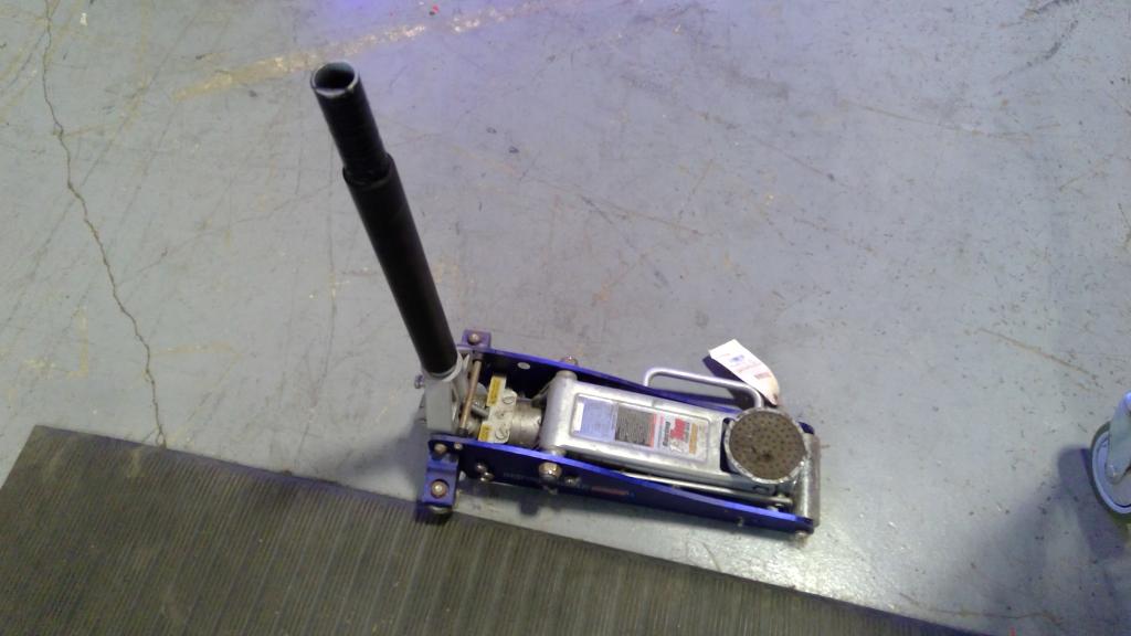 Pittsburgh Racing 1.5 Ton Floor Jack