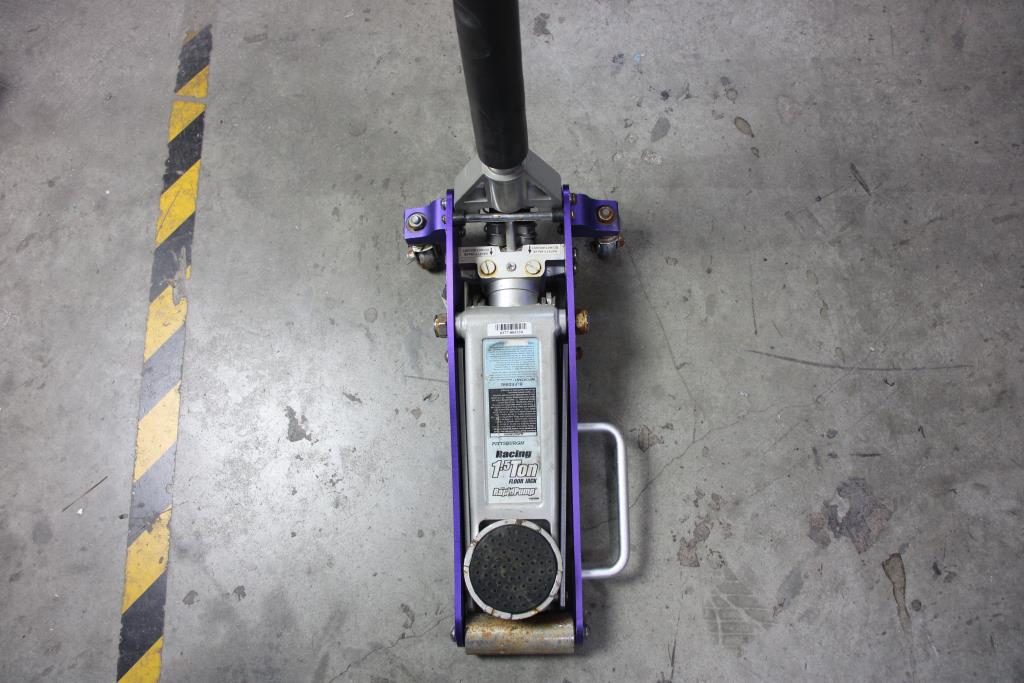 Pittsburgh Racing 1.5 Ton Floor Jack Property Room